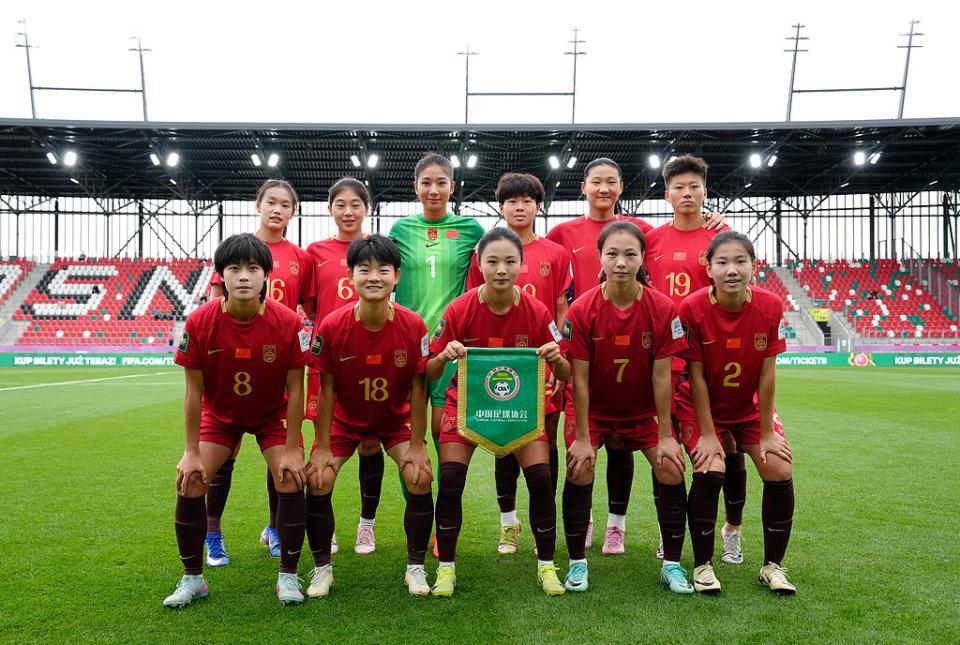 冲2连胜提前出线！中国U20女足首发：更换1人+周欣怡登场 卢家玉替补